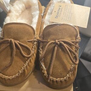 Nwt- BearPaw Chestnut Brown Shearling Moccasin Slippers Size 6